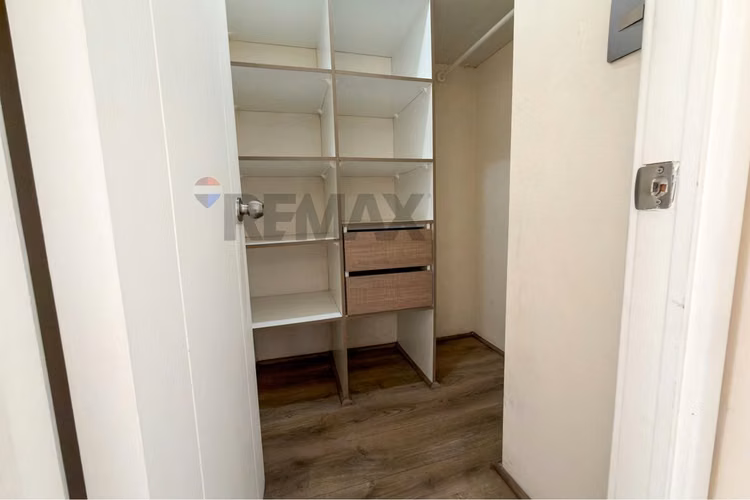 Depto con balcón, piscina y gimnasio