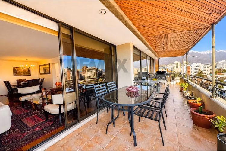 Último piso remodelado con gran terraza - Imagen 2