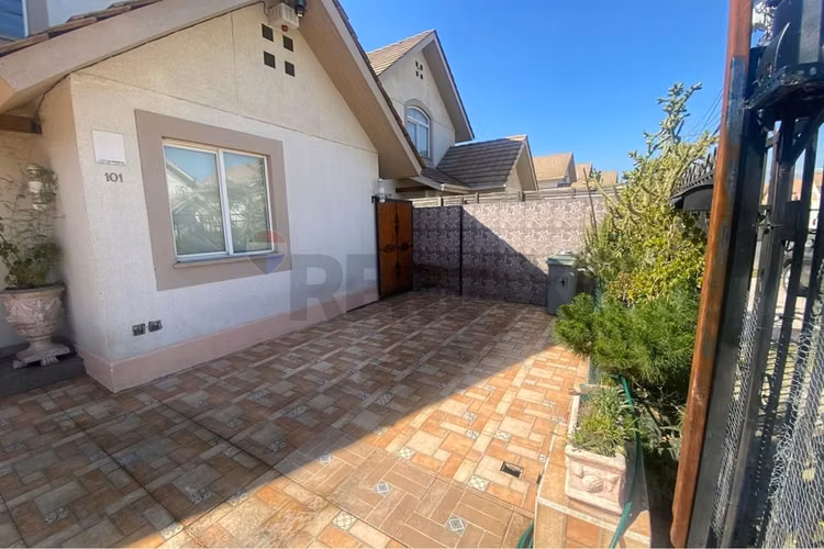 Casa en altos sacramento 1, linderos, buin