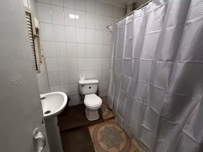CASA EN VENTA 6 DORMITORIOS MÁS DEPARTAMENTO LA CISTERNA