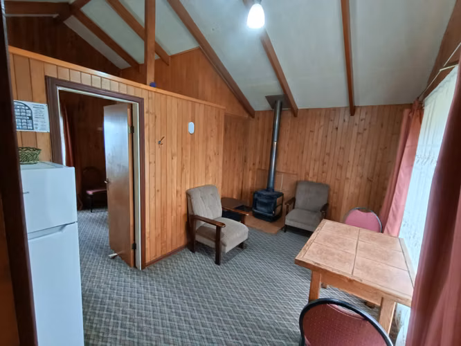 VENTA LOCAL CONJUNTO HOTELERO 27HAB 23BA CHONCHI