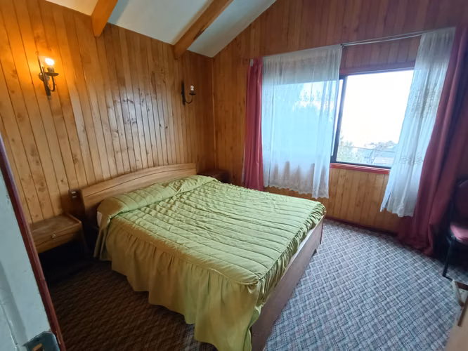 VENTA LOCAL CONJUNTO HOTELERO 27HAB 23BA CHONCHI
