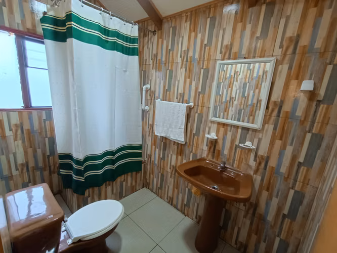 VENTA LOCAL CONJUNTO HOTELERO 27HAB 23BA CHONCHI