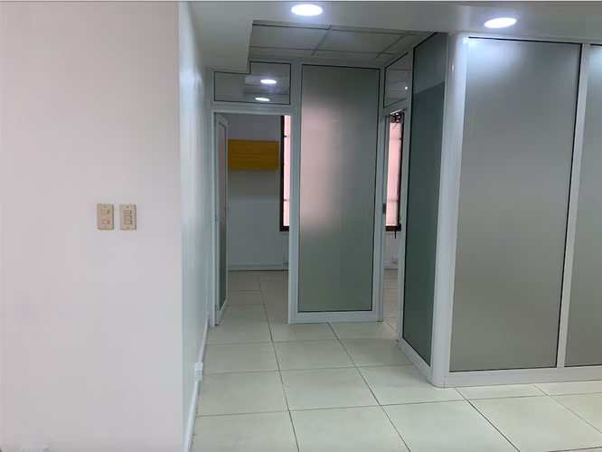OFICINA METRO UCHILE 3 PRIVADOS 1 BAÑO
