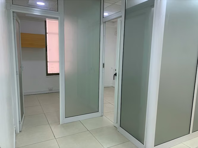 OFICINA METRO UCHILE 3 PRIVADOS 1 BAÑO