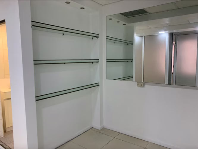 OFICINA METRO UCHILE 3 PRIVADOS 1 BAÑO