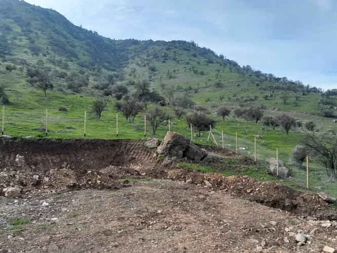 PARA 2 CASAS, CON CERCO, LUZ Y AGUA EN PARCELACIÓN