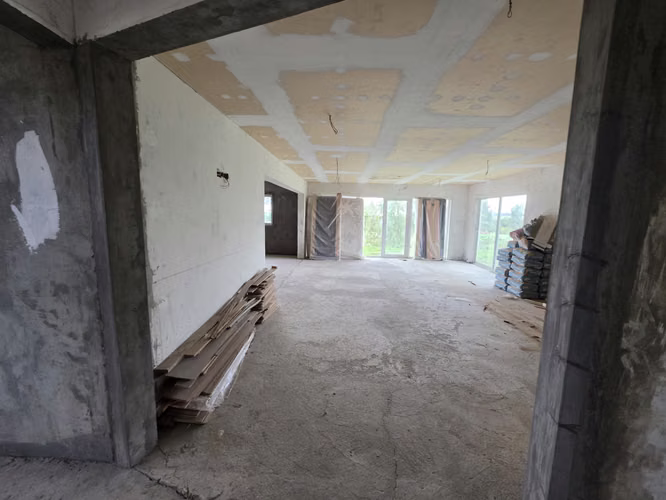 TERRENO CON CASA EN OBRA DE 400 M2  Y ALTO FLUJO VEHICULAR