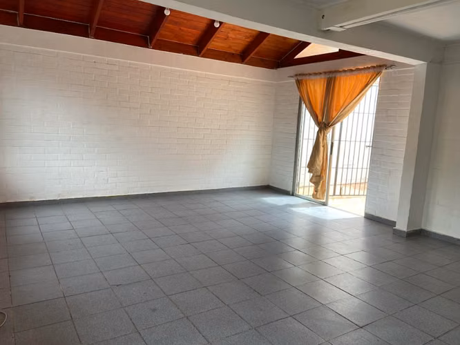 SE ARRIENDA CASA 3D 2B MAIPU MALL MID
