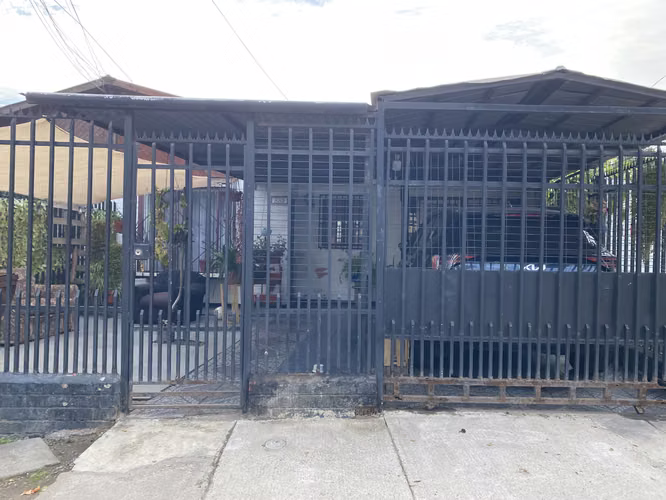 OPORTUNIDAD EN MAIPU CASA ESQUINA