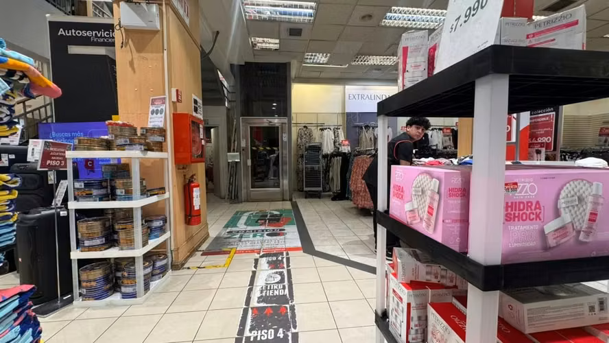 EDIFICIO COMERCIAL DE 4 PISOS FRENTE A PLAZA DE VALDIVIA