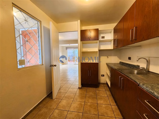 Casa en venta de 3 dorm. 3 baños y estacionamiento ENEA