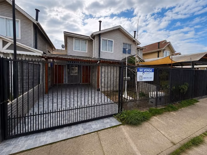 Casa en venta de 3 dorm. 3 baños y estacionamiento ENEA