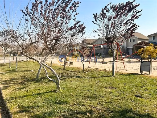 Casa en venta de 3 dorm. 3 baños y estacionamiento ENEA