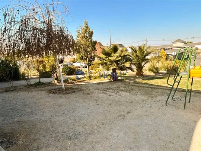 Casa en venta de 3 dorm. 3 baños y estacionamiento ENEA