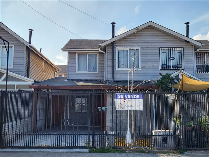 Casa en venta de 3 dorm. 3 baños y estacionamiento ENEA