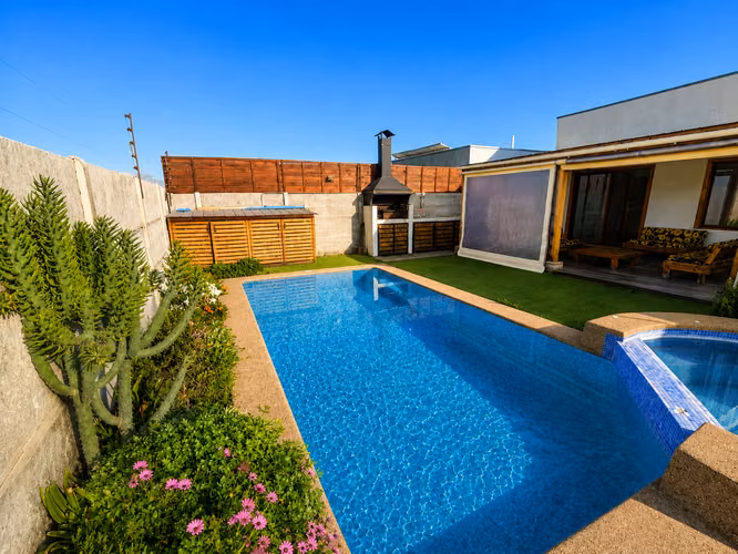 Espectacular casa familiar con piscina temperada en El Monte Santiago - Imagen 5