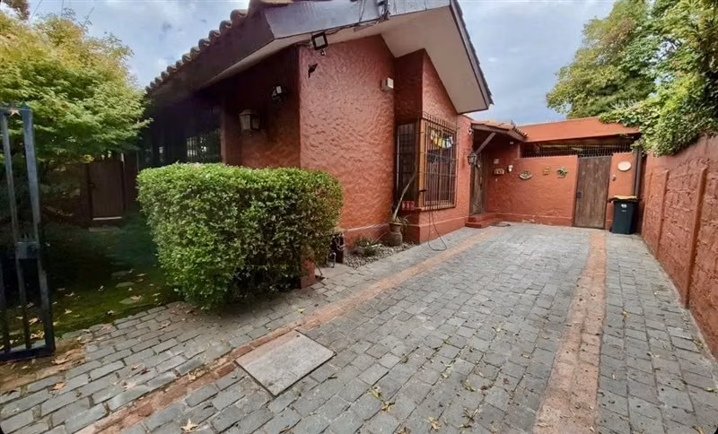 1 piso remodelada, 3D+servi. 3B, gran jardín, pasaje seguro