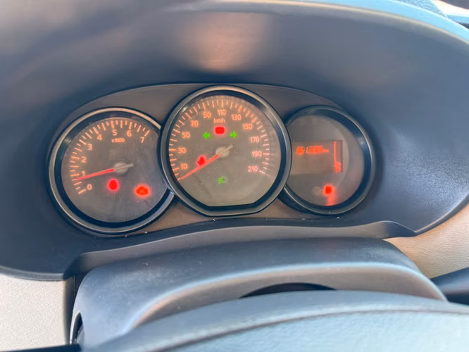 FURGON Marca RENAULT Modelo DOKKER III 1.6 Año 2017