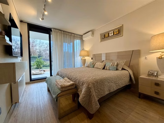 Dpto en venta de 3 dorm con jardín. en Lo Barnechea - Imagen 9