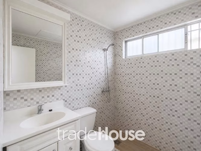 Casa en venta de 3 dorm 2 baños. en La Serena