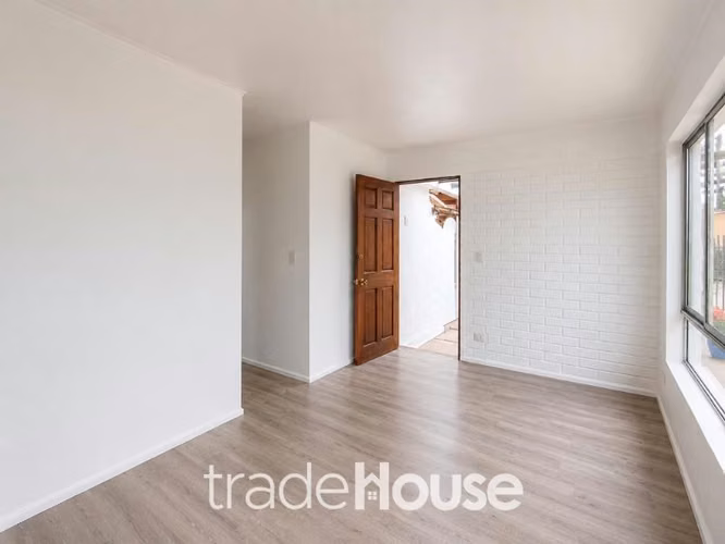 Casa en venta de 3 dorm 2 baños. en La Serena