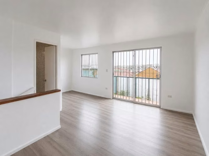 Casa en venta de 3 dorm 2 baños. en La Serena