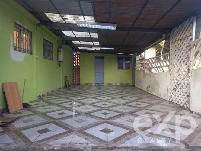 Casa aislada gran terreno en venta de 4 dorm 2B. en Maipú