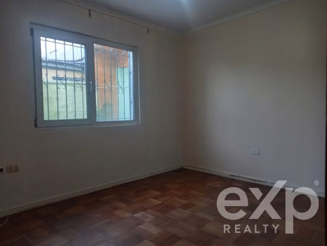 Casa aislada gran terreno en venta de 4 dorm 2B. en Maipú