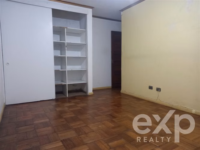 Casa aislada gran terreno en venta de 4 dorm 2B. en Maipú