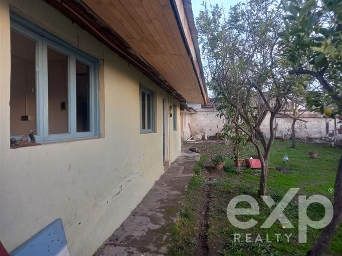 Casa aislada gran terreno en venta de 4 dorm 2B. en Maipú