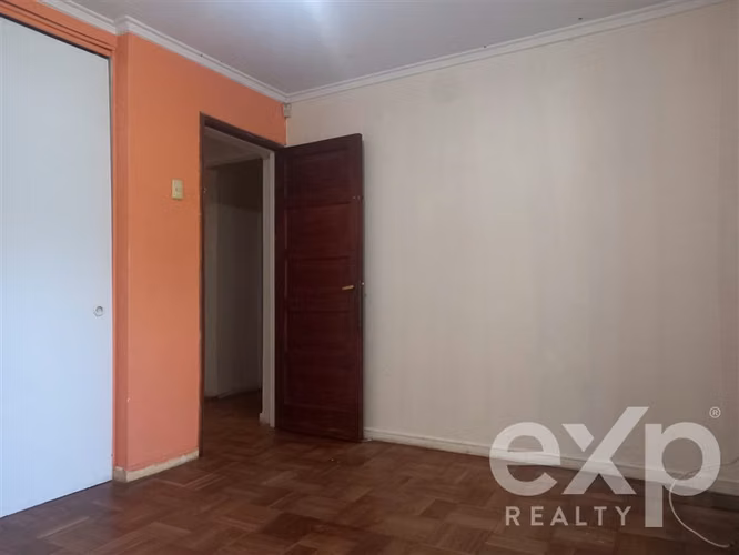 Casa aislada gran terreno en venta de 4 dorm 2B. en Maipú