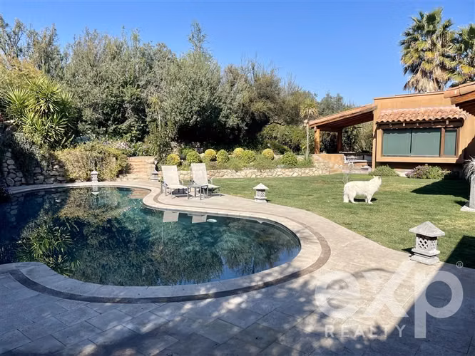 Espectacular Casa Contemporánea en Los Bosques 400m2/1150m2