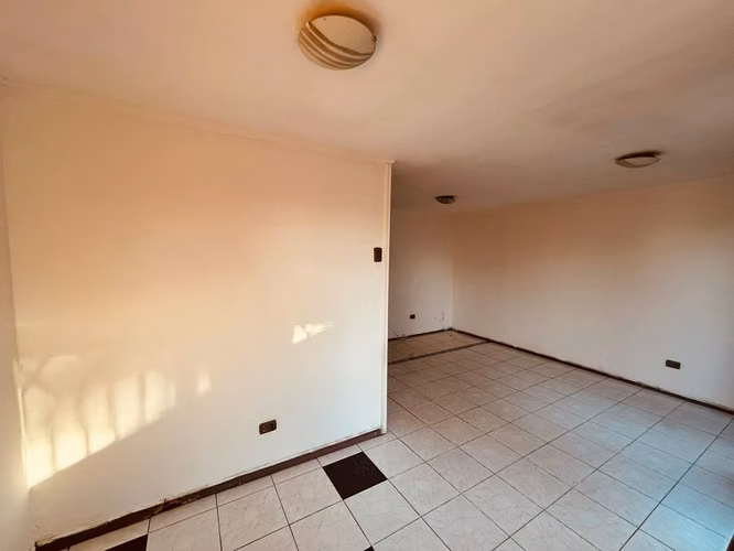 Arriendo Casa Cuatro Habitaciones Tres Estacionamientos