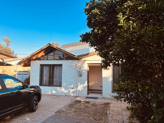 Arriendo Casa Cuatro Habitaciones Tres Estacionamientos