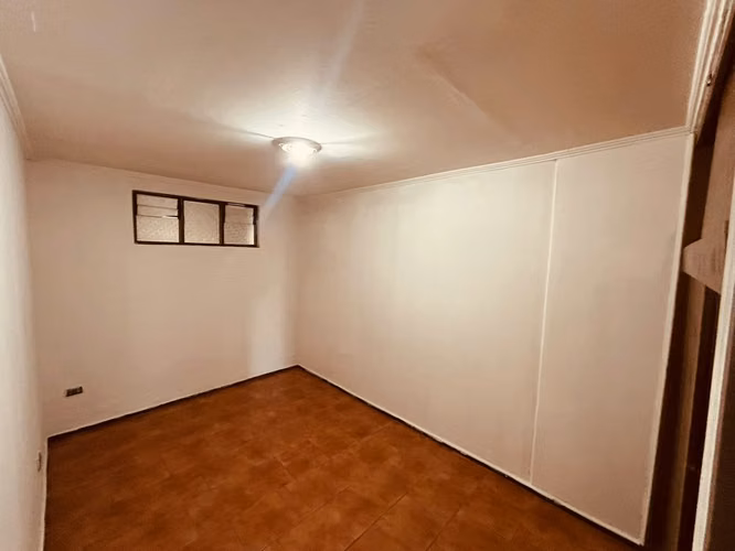 Arriendo Casa Cuatro Habitaciones Tres Estacionamientos