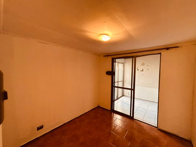 Arriendo Casa Cuatro Habitaciones Tres Estacionamientos