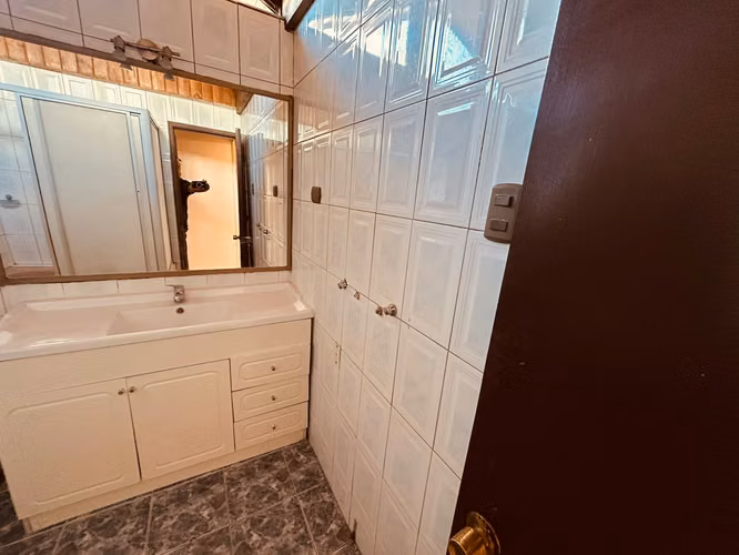 Arriendo Casa Cuatro Habitaciones Tres Estacionamientos