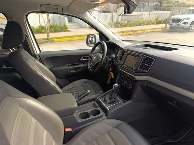 VOLKSWAGEN AMAROK TRENDLINE 4X2 MT - 2023 | 2680