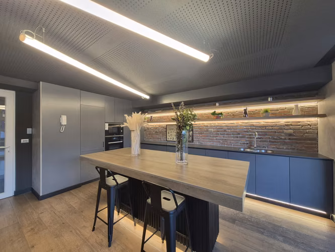 RETAIL Isidora Errazuriz 2315 2 Dorm Piso 2