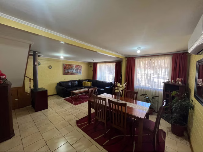 CASA DE DOS PISOS A CUADRAS DE LA UNIVERSIDAD MAYOR Y CATOLICA Y A PASOS DEL LIDER DE PRIETO - Imagen 4