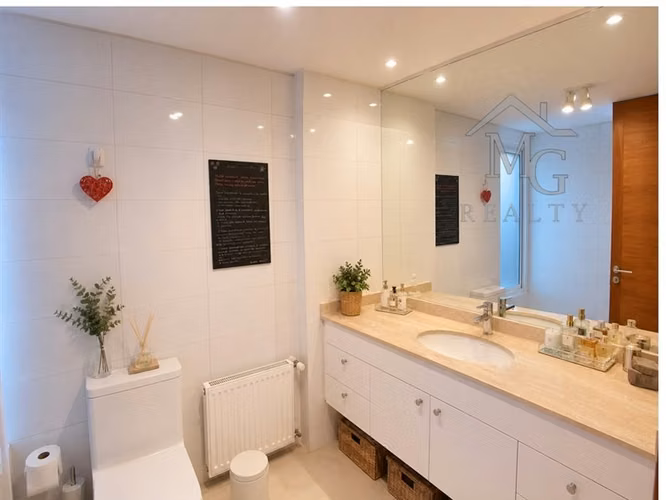 Casa en arriendo de 5 dorm. en La Reserva Colina