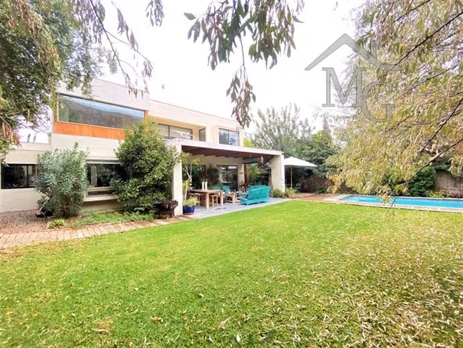 Casa en arriendo de 5 dorm. en La Reserva Colina