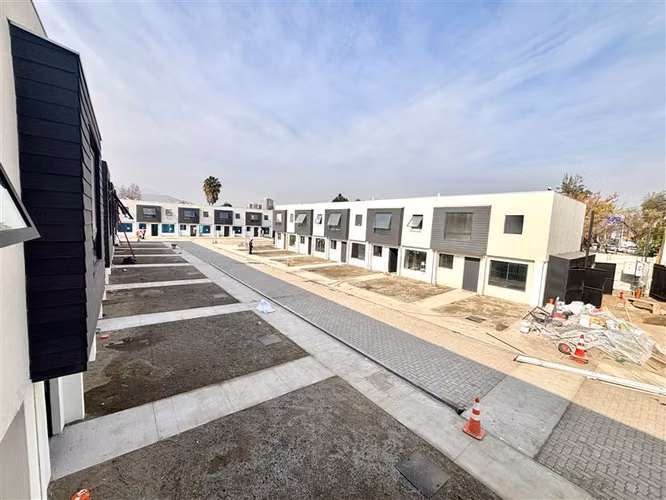 5.450 UF Casa Nueva 3D3B 1 Estac Condominio Huechuraba - Imagen 2