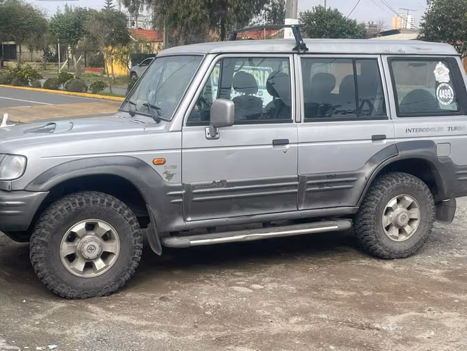 VENDO HYUNDAI GALLOPER 2004 3 CORRIDAS DE ASIENTOS