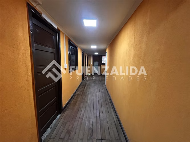 Casa en venta 6 dormitorios mas departamento en La Cisterna