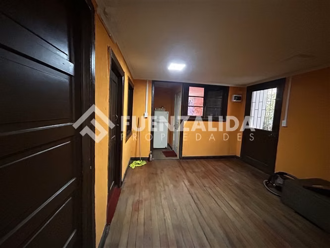 Casa en venta 6 dormitorios mas departamento en La Cisterna