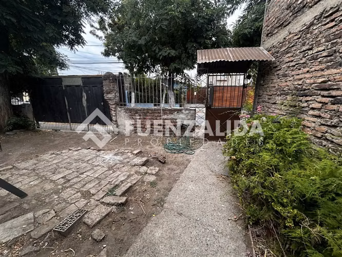 Casa en venta 6 dormitorios mas departamento en La Cisterna
