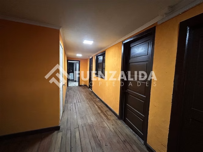 Casa en venta 6 dormitorios mas departamento en La Cisterna