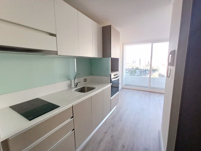 Home Studio Amplio con Terraza. Metro Las Rejas